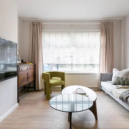 Spacious 4 Bedroom Home - Sleeps 8-3